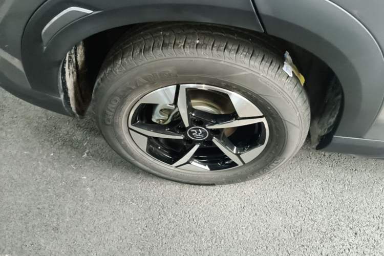 Used BYD Yuan UP 2024 401KM Leading Edition Right Rear Wheel Hub
