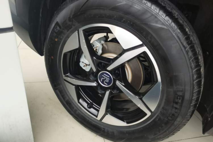 Used BYD Yuan UP 2024 401KM Beyond Edition Right Rear Wheel Hub