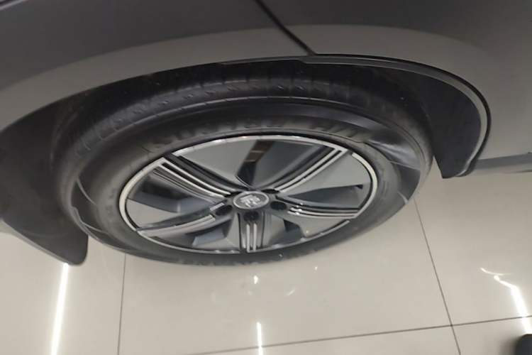 Used BYD Yuan UP 2024 401KM Beyond Edition Right Rear Wheel Hub