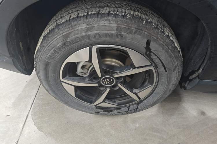 Used BYD Yuan UP 2024 401KM Leading Edition Right Rear Wheel Hub