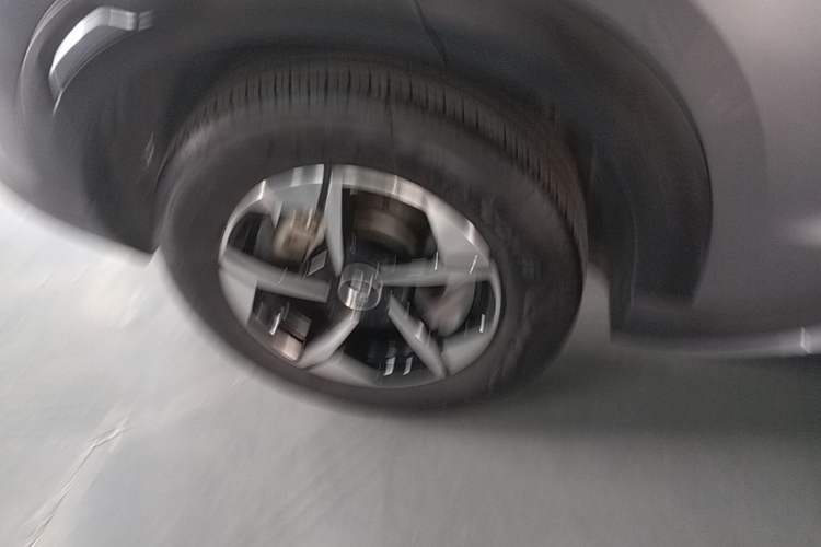 Used BYD Yuan UP 2024 401KM Leading Edition Right Rear Wheel Hub