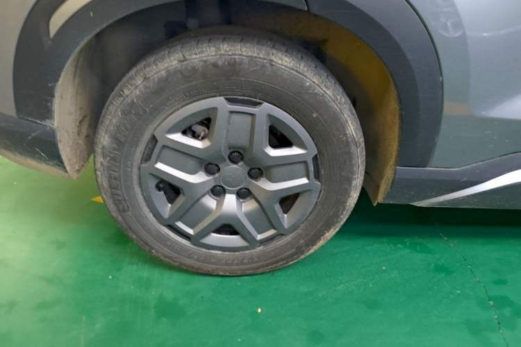 Used BYD Yuan UP 2024 401 km Active Version Right Rear Wheel Hub