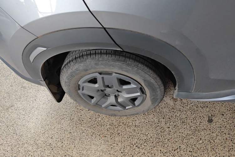 Used BYD Yuan UP 2024 401 km Active Version Right Rear Wheel Hub