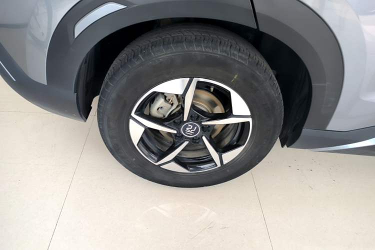 Used BYD Yuan UP 2024 401KM Leading Edition Right Rear Wheel Hub