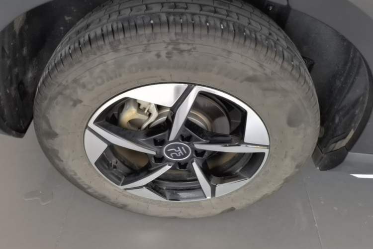 Used BYD Yuan UP 2024 401KM Leading Edition Right Rear Wheel Hub