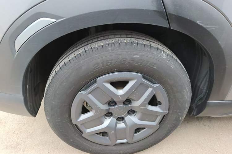 Used BYD Yuan UP 2024 401 km Active Version Right Rear Wheel Hub