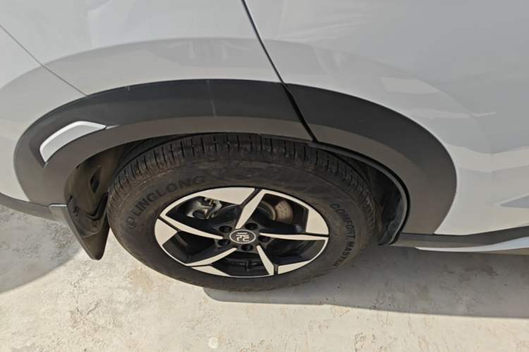 Used BYD Yuan UP 2024 401KM Leading Edition Right Rear Wheel Hub
