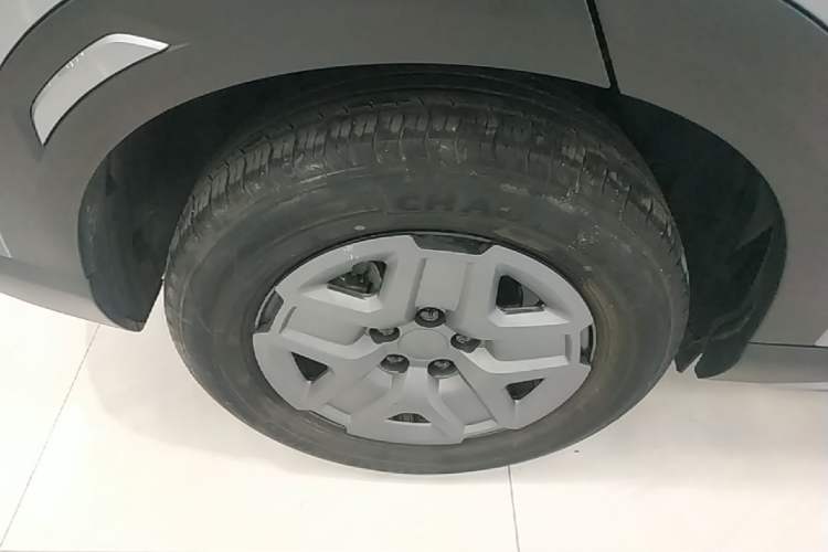Used BYD Yuan UP 2024 401 km Active Version Right Rear Wheel Hub