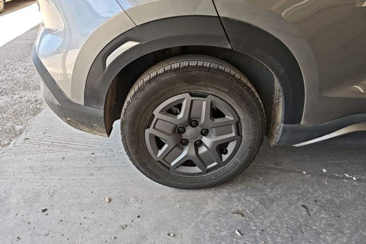 Used BYD Yuan UP 2024 401 km Active Version Right Rear Wheel Hub