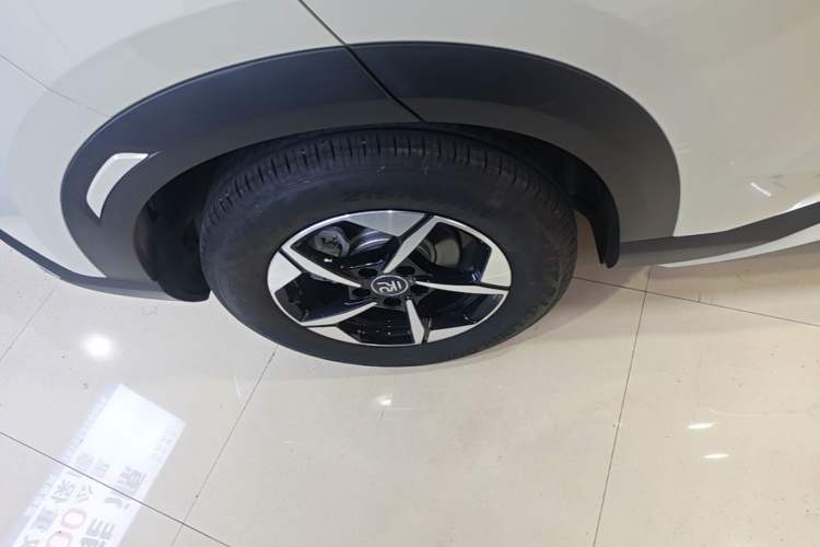 Used BYD Yuan UP 2024 401KM Leading Edition Right Rear Wheel Hub