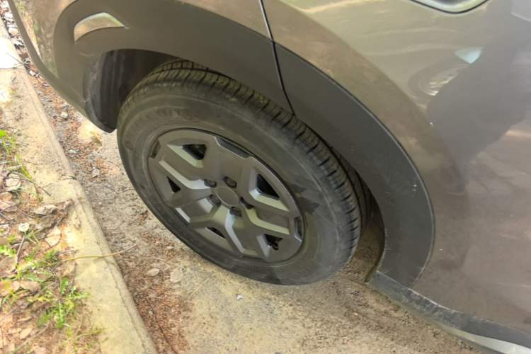 Used BYD Yuan UP 2024 401 km Active Version Right Rear Wheel Hub