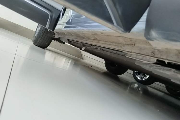 Used BYD Yuan UP 2024 401 km Active Version Right Side Sill