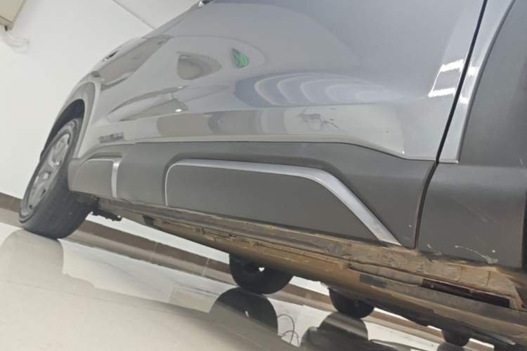 Used BYD Yuan UP 2024 401 km Active Version Right Side Sill