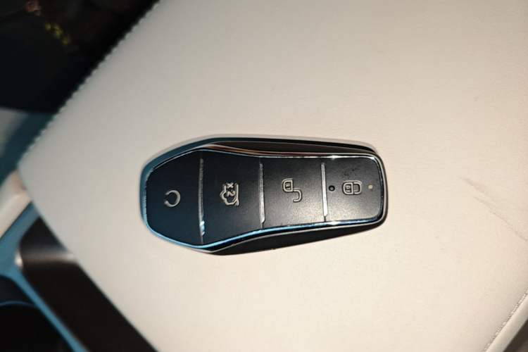 Used BYD Yuan UP 2024 401KM Leading Edition Vehicle Key