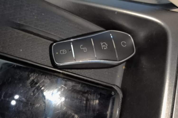 Used BYD Yuan UP 2024 401KM Leading Edition Vehicle Key