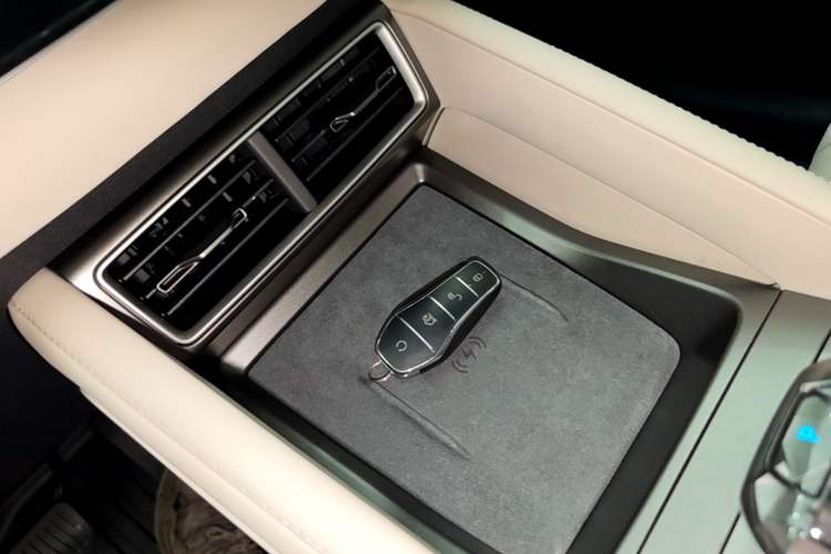 Used BYD Yuan UP 2024 401KM Leading Edition Vehicle Key