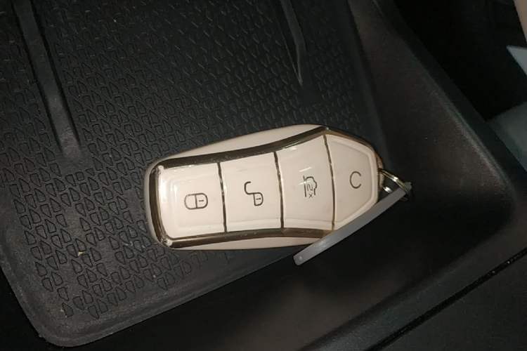 Used BYD Yuan UP 2024 401 km Active Version Vehicle Key
