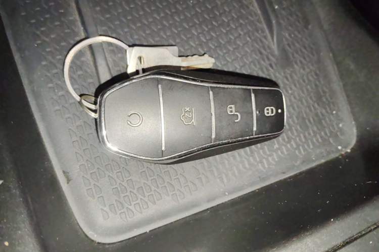 Used BYD Yuan UP 2024 401 km Active Version Vehicle Key