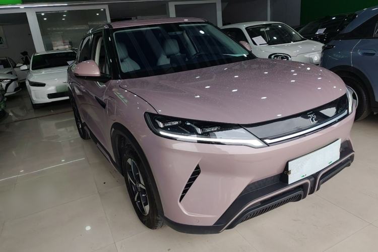Used BYD Yuan UP 2024 401KM Leading Edition Front Right 45 Deg