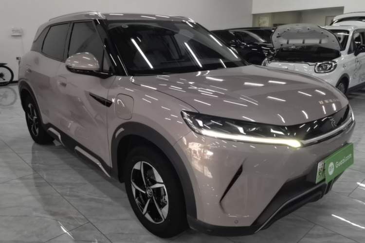 Used BYD Yuan UP 2024 401KM Beyond Edition Front Right 45 Deg