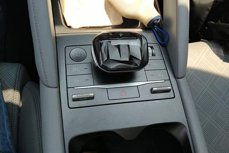 Used BYD Yuan UP 2024 401KM Beyond Edition Gear Lever
