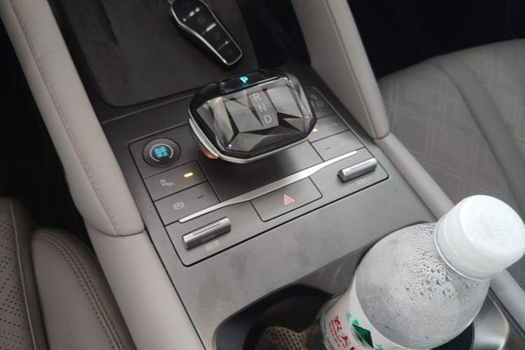 Used BYD Yuan UP 2024 401KM Beyond Edition Gear Lever
