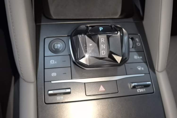 Used BYD Yuan UP 2024 401KM Beyond Edition Gear Lever