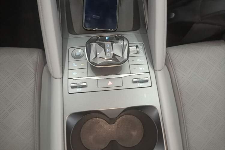 Used BYD Yuan UP 2024 401KM Beyond Edition Gear Lever