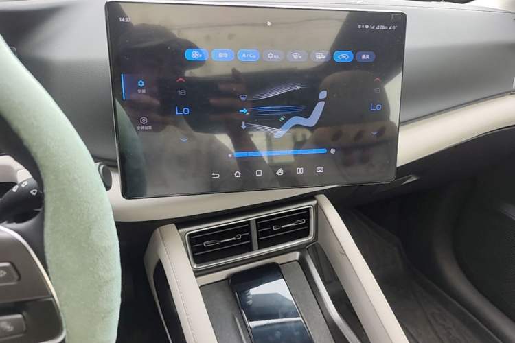 Used BYD Yuan UP 2024 401KM Beyond Edition Audio And AC Panel