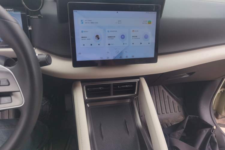 Used BYD Yuan UP 2024 401 km Active Version Audio And AC Panel