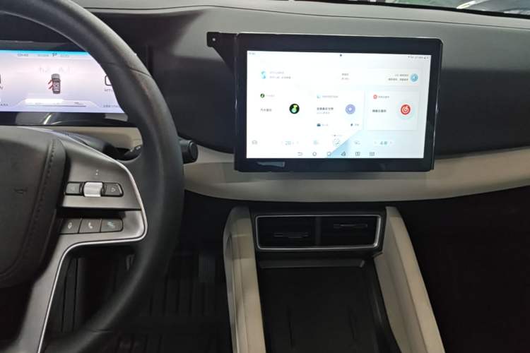 Used BYD Yuan UP 2024 401 km Active Version Audio And AC Panel