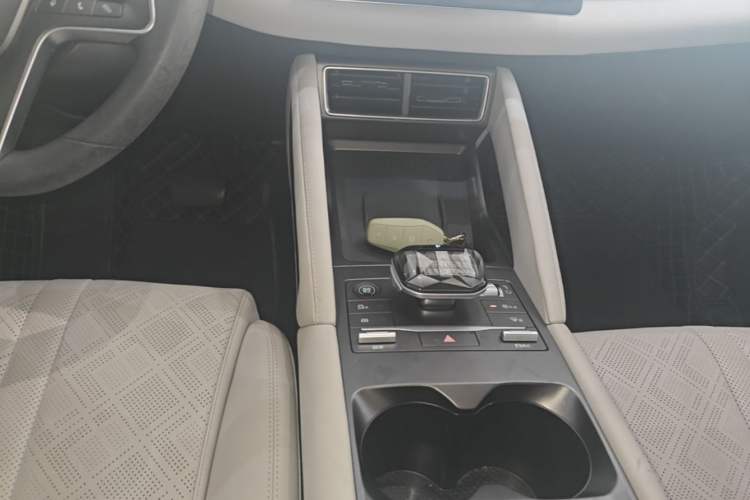 Used BYD Yuan UP 2024 401KM Leading Edition Audio And AC Panel