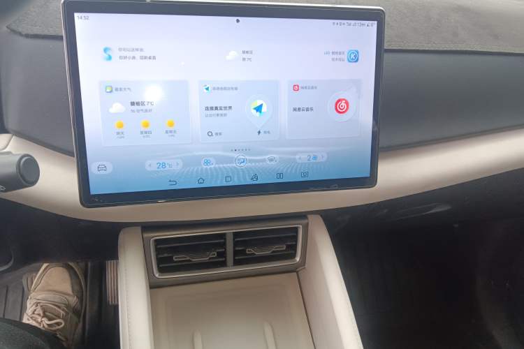 Used BYD Yuan UP 2024 401KM Leading Edition Audio And AC Panel