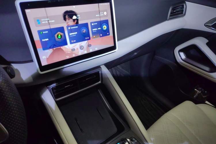 Used BYD Yuan UP 2024 401 km Active Version Audio And AC Panel