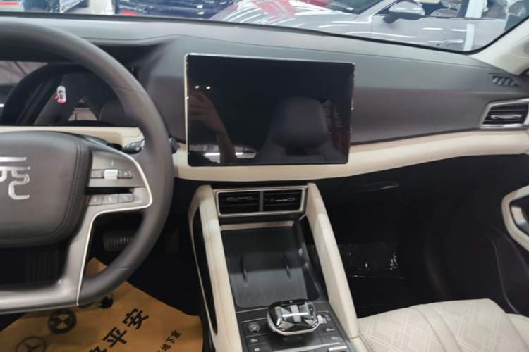 Used BYD Yuan UP 2024 401KM Leading Edition Audio And AC Panel