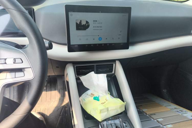 Used BYD Yuan UP 2024 401 km Active Version Audio And AC Panel