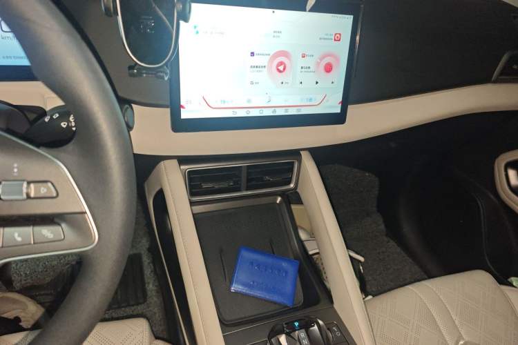 Used BYD Yuan UP 2024 401 km Active Version Audio And AC Panel