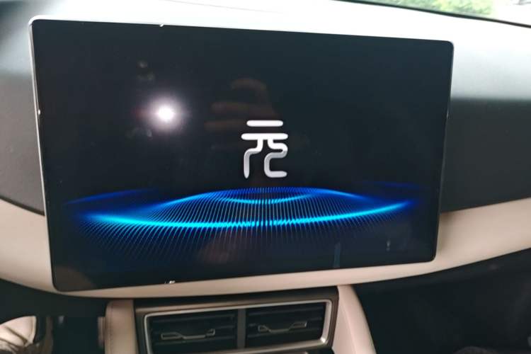 Used BYD Yuan UP 2024 401KM Leading Edition Audio And AC Panel