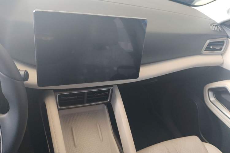 Used BYD Yuan UP 2024 401KM Beyond Edition Audio And AC Panel