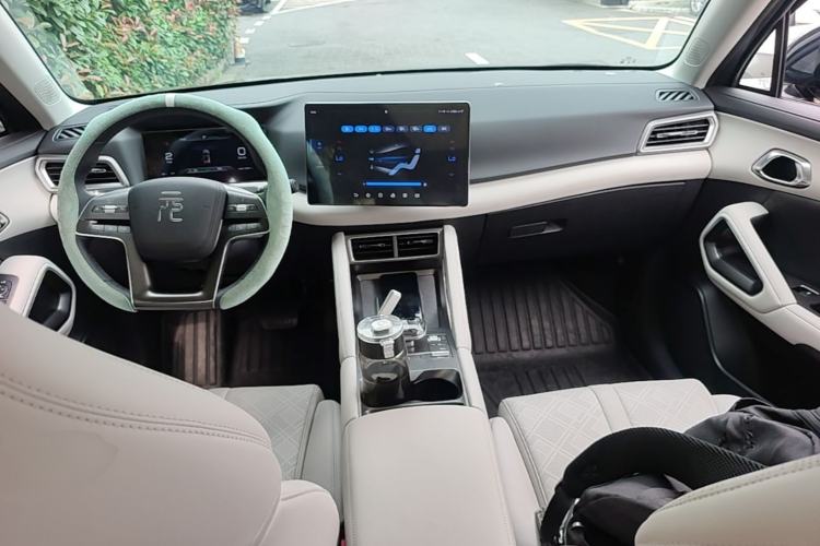 Used BYD Yuan UP 2024 401KM Beyond Edition Center Console