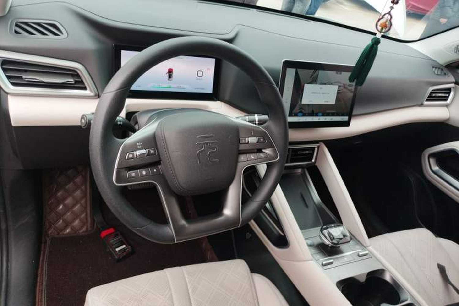 Used BYD Yuan UP 2024 401 km Active Version Center Console