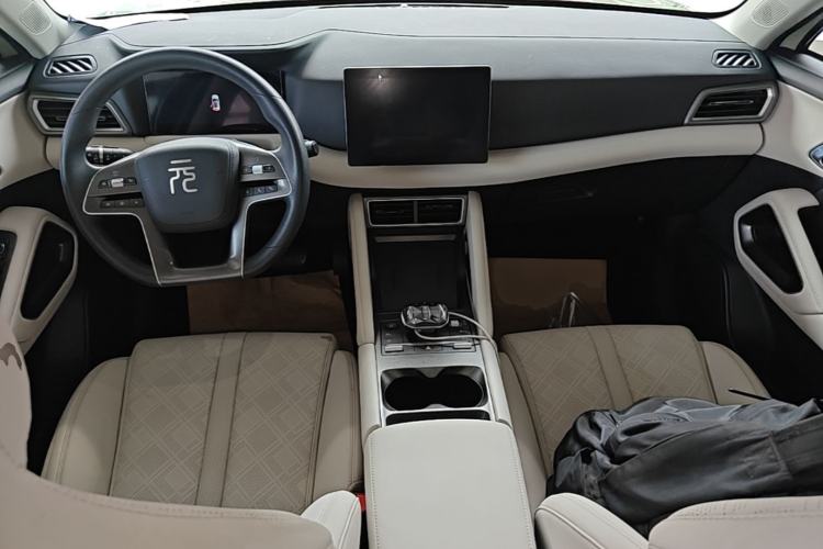 Used BYD Yuan UP 2024 401 km Active Version Center Console