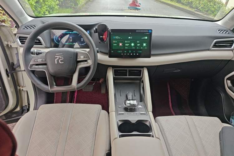 Used BYD Yuan UP 2024 401 km Active Version Center Console