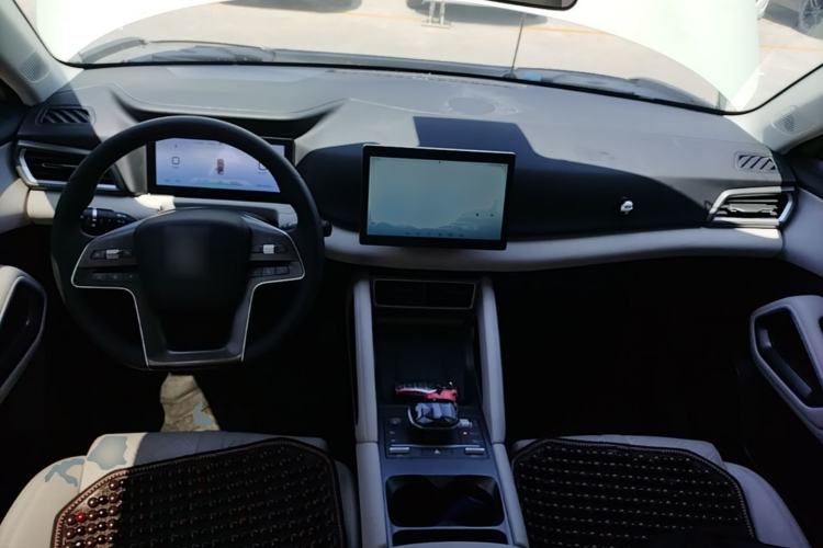 Used BYD Yuan UP 2024 401 km Active Version Center Console