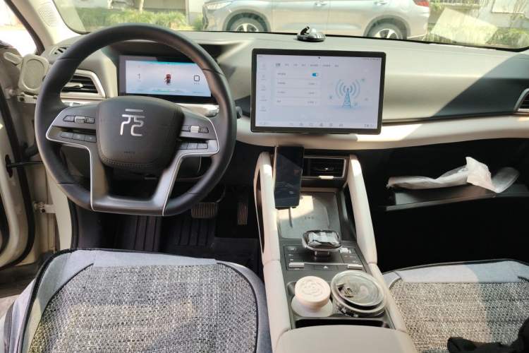 Used BYD Yuan UP 2024 401KM Beyond Edition Center Console