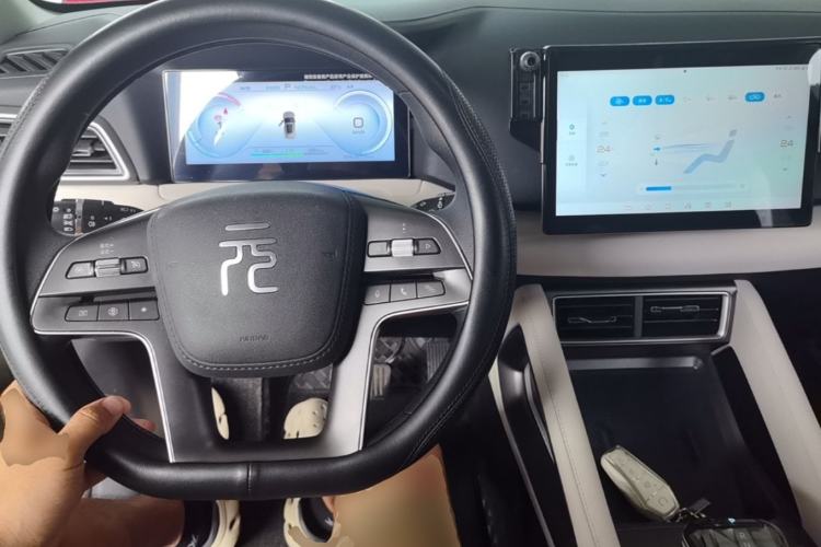 Used BYD Yuan UP 2024 401 km Active Version Center Console