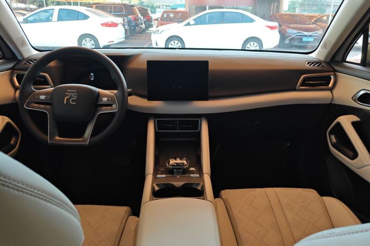 Used BYD Yuan UP 2024 401 km Active Version Center Console