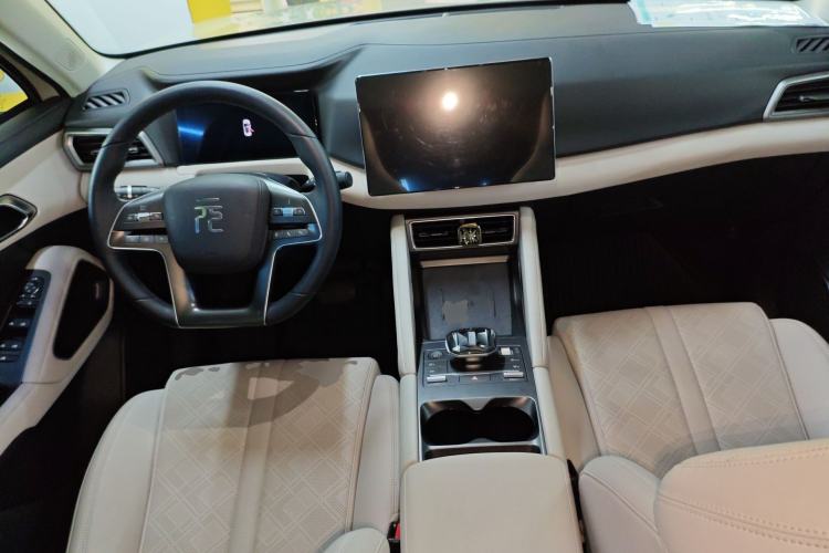 Used BYD Yuan UP 2024 401KM Beyond Edition Center Console