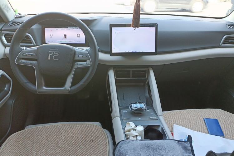 Used BYD Yuan UP 2024 401 km Active Version Center Console