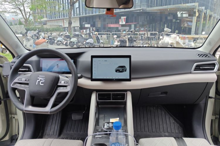 Used BYD Yuan UP 2024 401 km Active Version Center Console